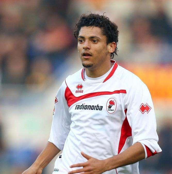 Accadde oggi - Il Bari allunga sul Parma grazie al 4-1 contro il Modena. Tripudio del San Nicola per la promozione in A