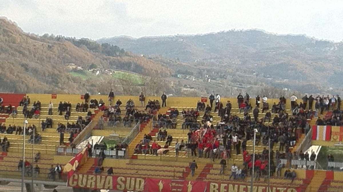SEGUI IL NS.LIVE: BENEVENTO-VIAREGGIO 5-1 (3'st. Fiale 10' st. Pintori 15'st. Signorini 29'st. Vacca 37' Sy 44' Cia)...FINALE....in diretta dal "Ciro Vigorito"....