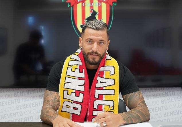 Il Benevento ufficializza l'acquisto di Ferrante dalla Ternana e la cessione di Moncini al Brescia