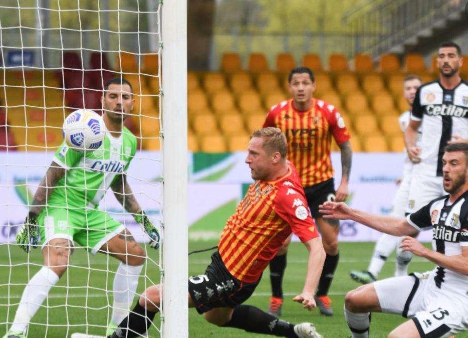 BENEVENTO-PARMA 2-2: ANCHE QUESTA VOLTA LA VITTORIA SFUMA NEI MINUTI FINALI