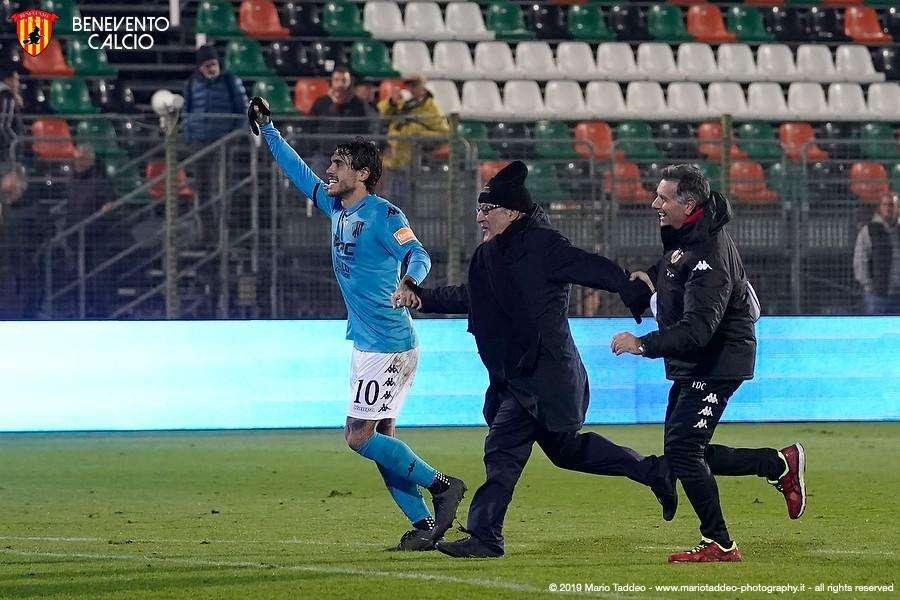 "CHI CORRE?" CORRE LA STREGA E ANCHE FORTE. ANZI, VOLA!