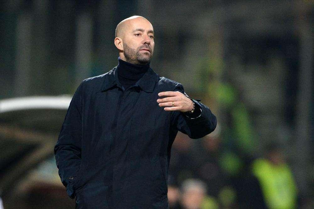 Bucchi: "Abbiamo dominato il Palermo, c'è tanta rabbia. Stasera troppi errori arbitrali. Nessuna resa per la A diretta"