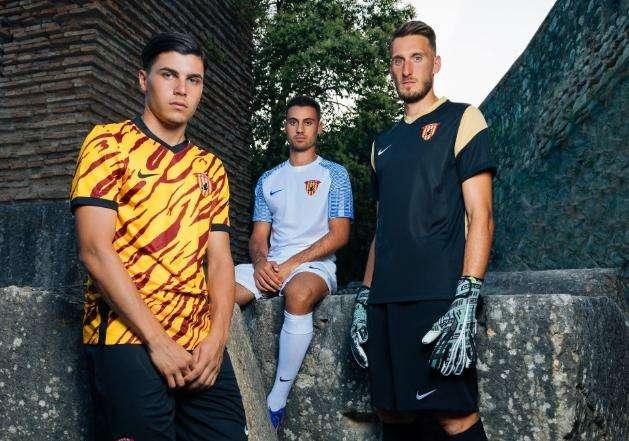 Benevento, presentate le nuove maglie per il campionato 2022-2023