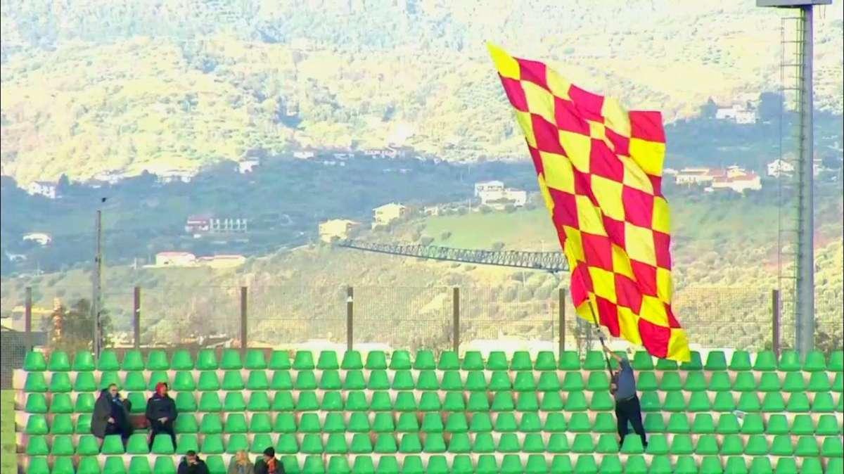 Benevento, sono oltre 200 i tifosi che seguiranno la Strega a Monopoli