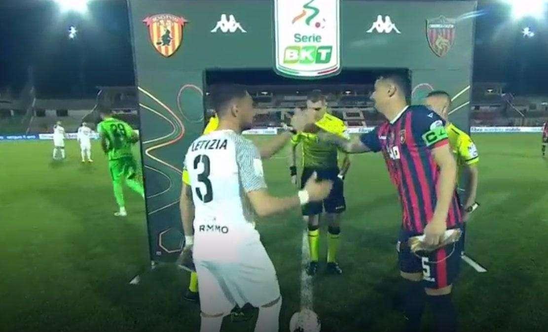 UN BENEVENTO IMPRECISO PAGA DAZIO: NEL FINALE CAMPORESE REGALA LA VITTORIA AL COSENZA