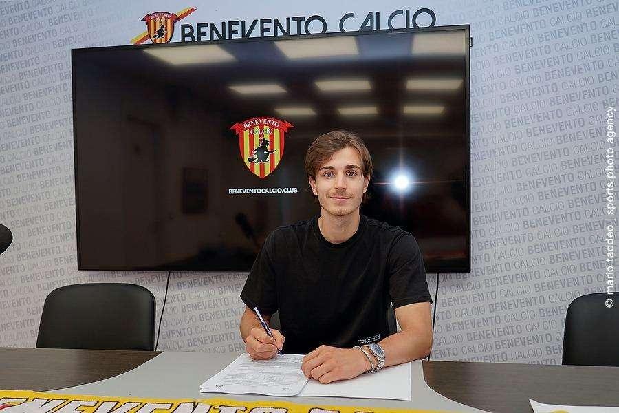 Il Benevento ufficializza l' arrivo del difensore Capellini