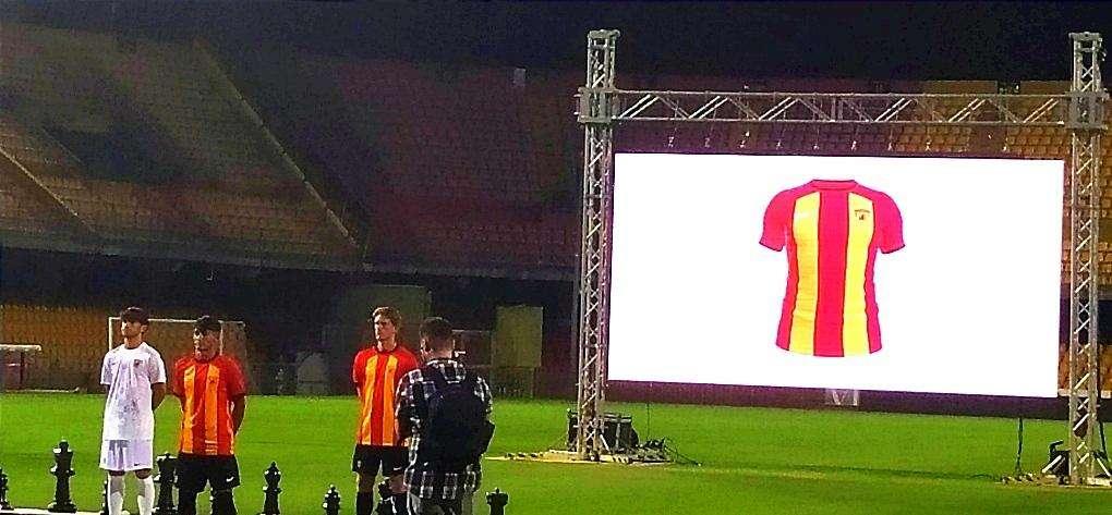 Serie C, il Benevento presenta le nuove maglie del campionato 2023-2024. Vigorito: "Siete la mia famiglia"