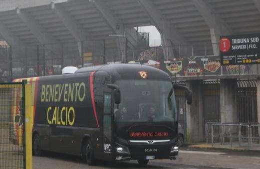 Il Benevento parte per il ritiro  di Roma in attesa dei primi colpi di mercato