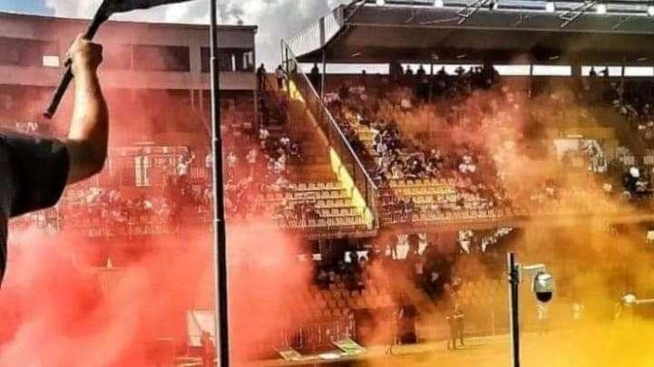 Benevento, l' appello della Sud alla squadra: "Chi non se la sente è pregato di farsi da parte"