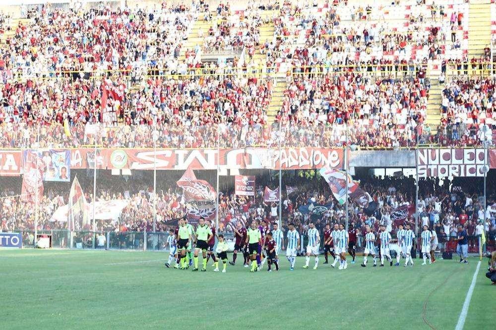 SALERNITANA, IL GIORNO DOPO IL DERBY UN CALCIATORE DICE ADDIO AL CALCIO GIOCATO