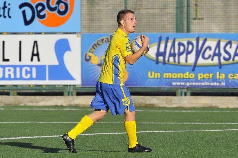 Sicula Leonzio, piace un centravanti della Frattese