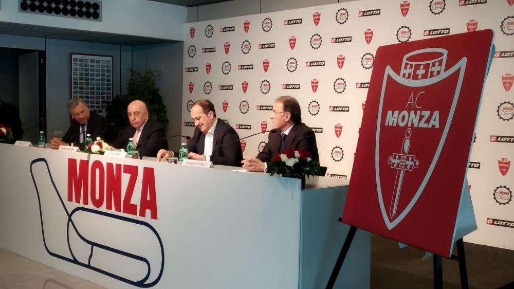 Monza, ecco le nuove maglie. Ci sarà anche logo autodromo