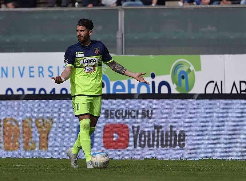 Casertana, Pinna: "Chiedo scusa per espulsione. Arrivati scarichi"