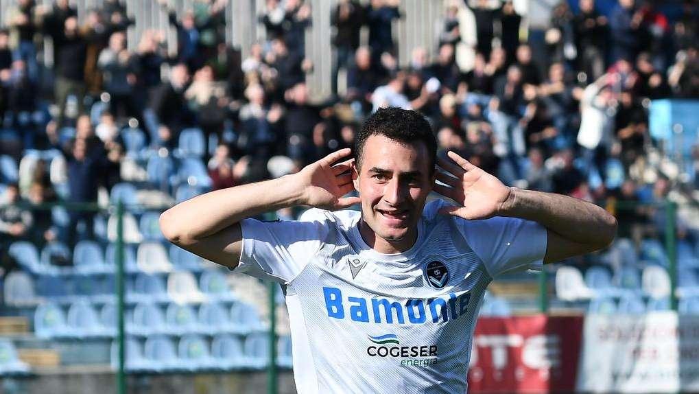 Cosenza, da valutare l'opzione di riscatto per tre calciatori ingaggiati in prestito