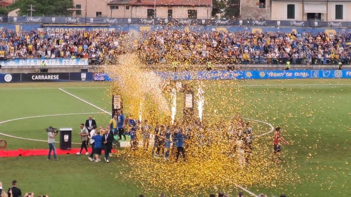 La Carrarese è in Serie B, la immagini della festa dei marmiferi