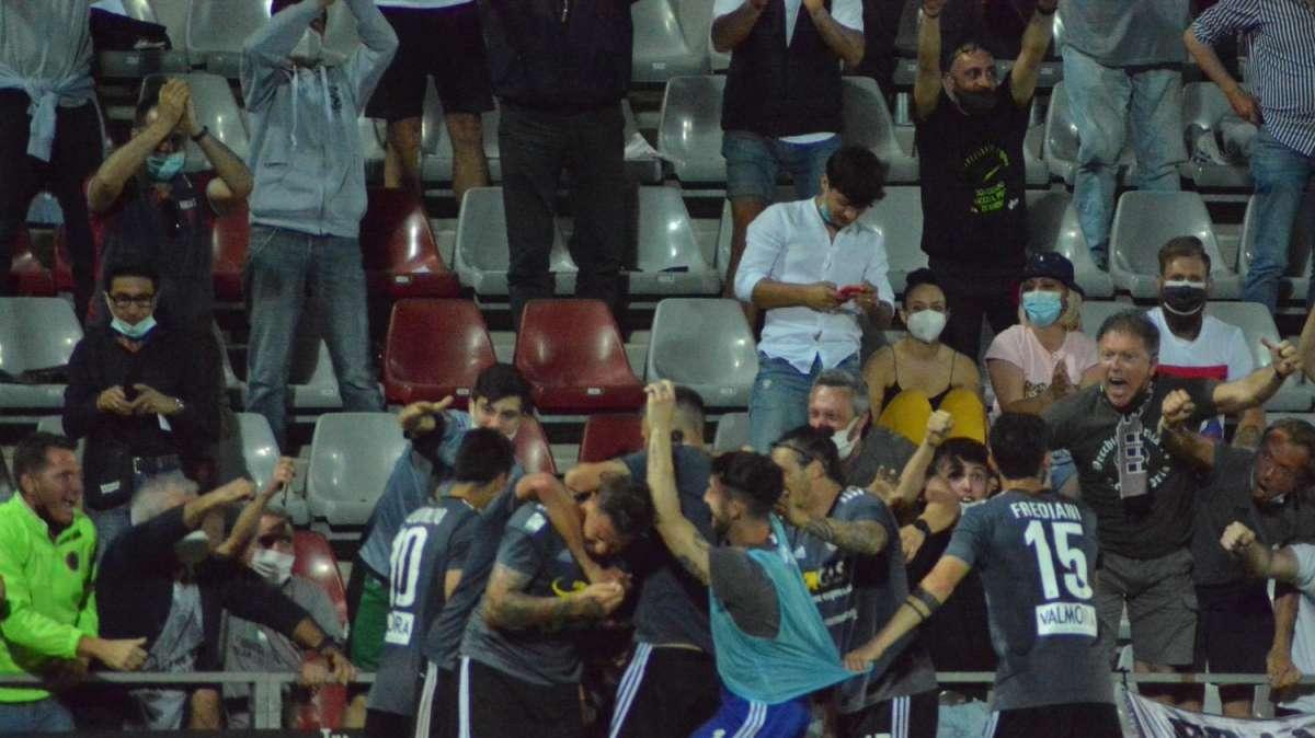 La Stampa: "Gioia grigia, dopo 46 anni l'Alessandria torna in serie B"