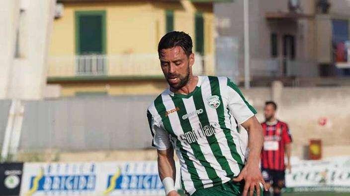 Il Cosenza punta un attaccante del Monopoli