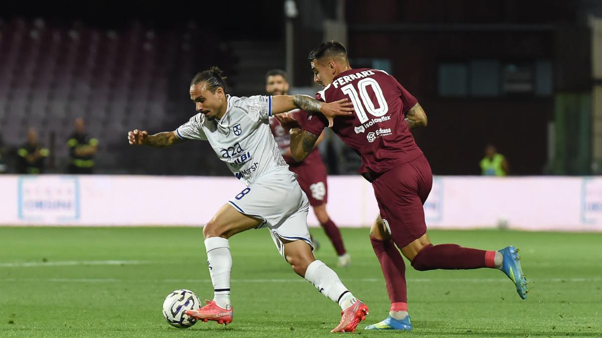Vis Pesaro-Guidonia Montecelio, tandem D'Urso-Ferrari dal 1'. Le formazioni ufficiali