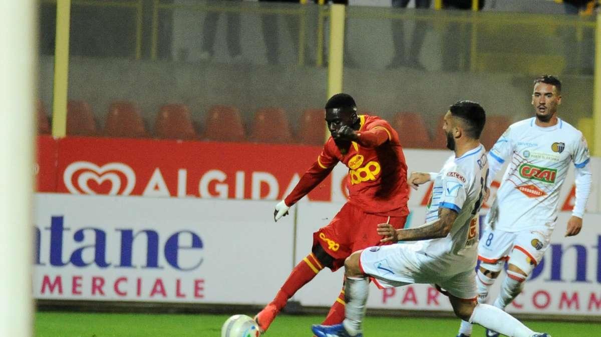 Catania, non solo Tulli. Chiesto anche Kanoute al Catanzaro