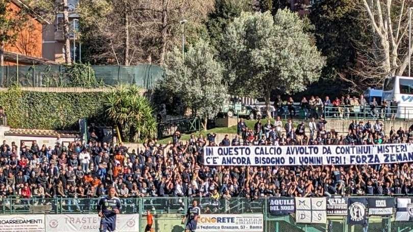 Lo striscione dei tifosi della Cavese per Zeman: "C'è bisogno di uomini veri"