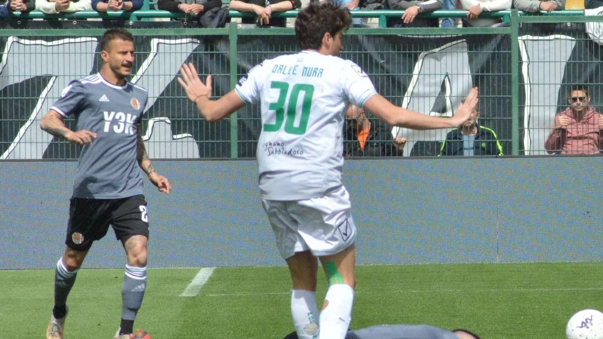 Salernitana, per la difesa obiettivo Dalle Mura del Cosenza