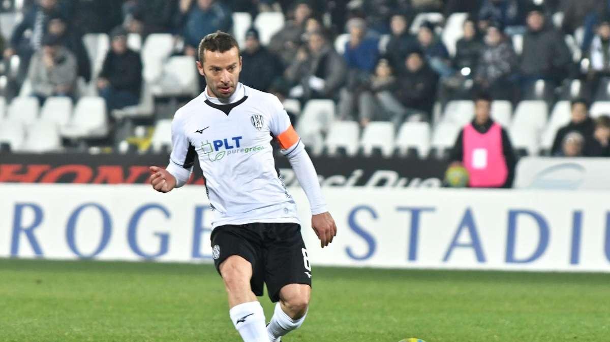Cesena, la Curva Mare a De Feudis: "301 volte grazie capitano"
