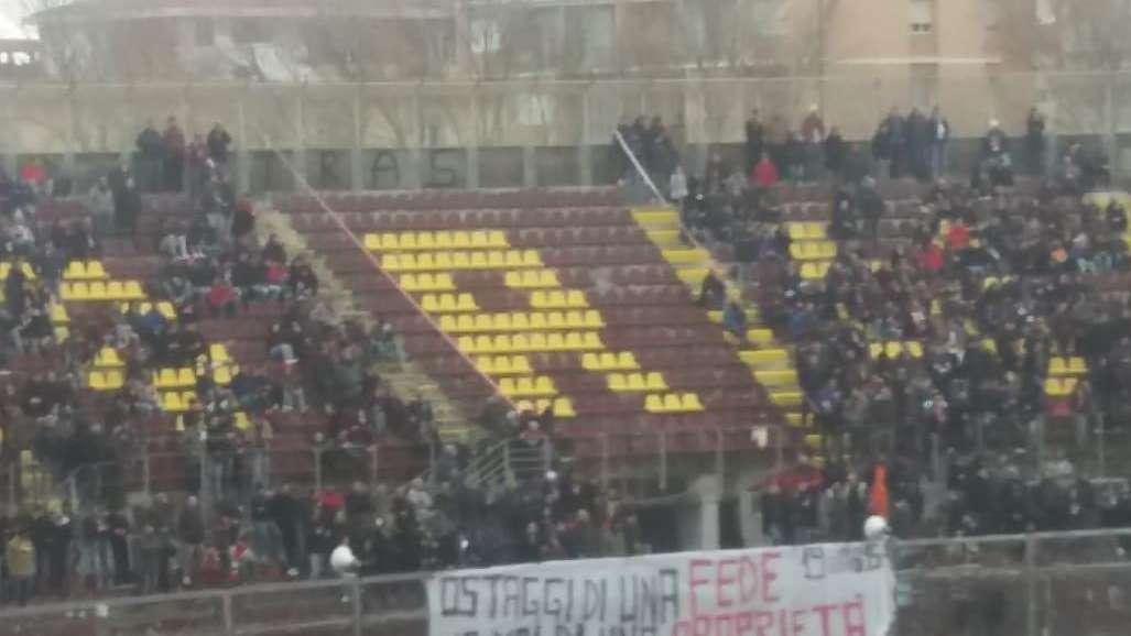 Livorno, alle 18 contestazione contro la proprietà davanti al Comune 