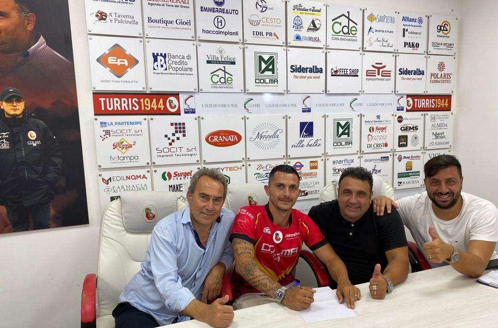 FOTONOTIZIA TC - Turris, Vito Leonetti firma un biennale
