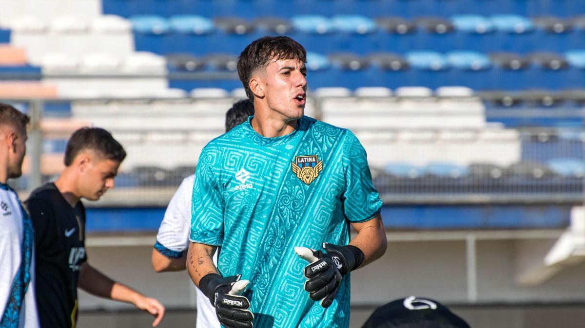 Latina, rinnovo del contratto per Mastrantonio: il portiere firma fino al 2028