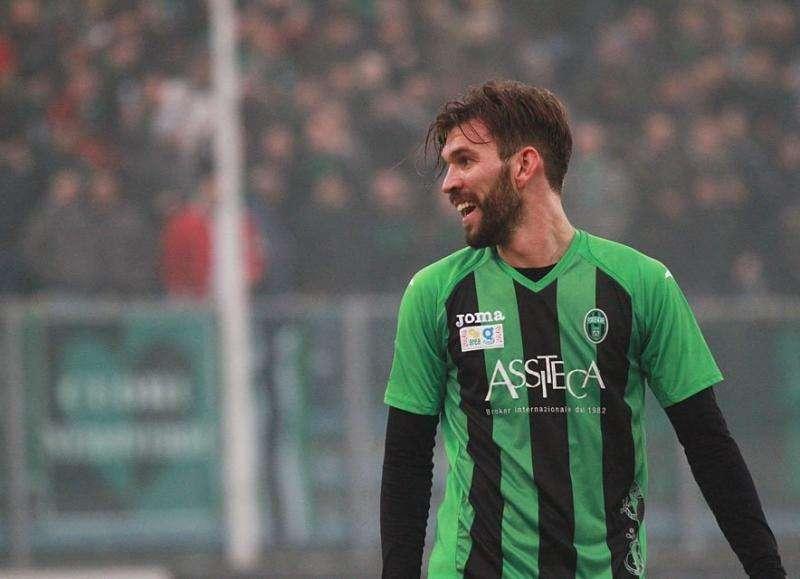 Pordenone, stoccata a un attaccante