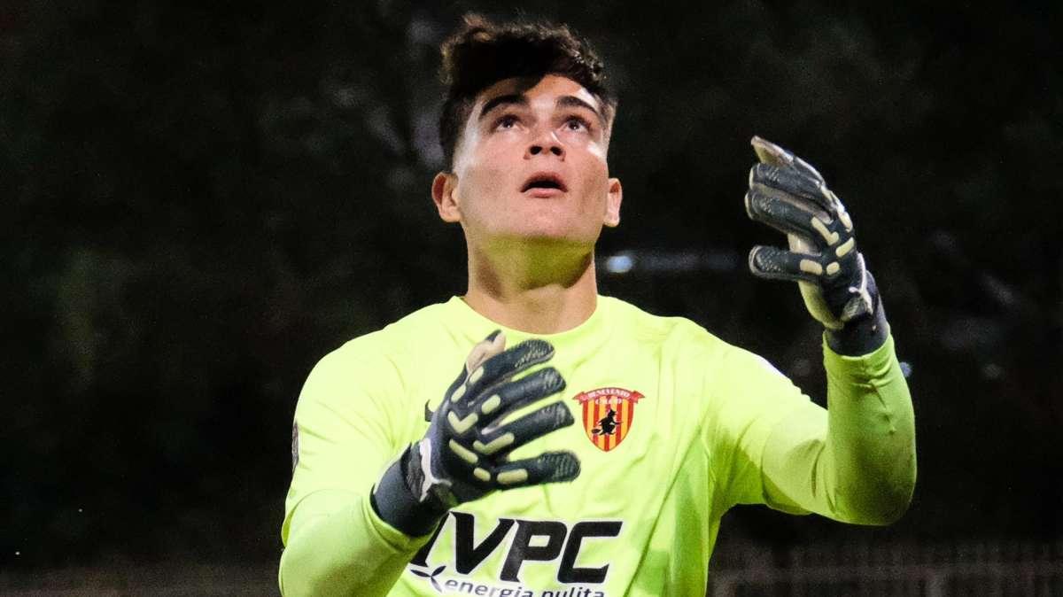 Benevento, la A su Nunziante: il portiere monitorato da Roma, Juve e Fiorentina