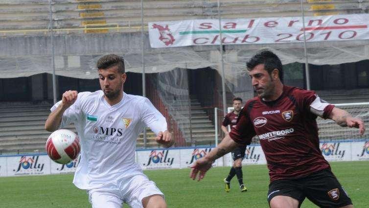 Pontedera, un centrocampista può partire