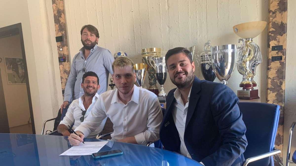 FOTONOTIZIA TC - Pescara, ecco la firma di Andrea D'Aniello