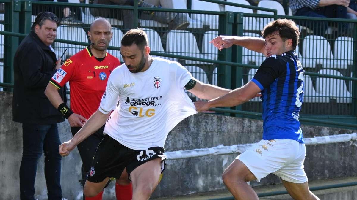 Pro Vercelli, Comi obiettivo del Trapani. Emmanuello in partenza
