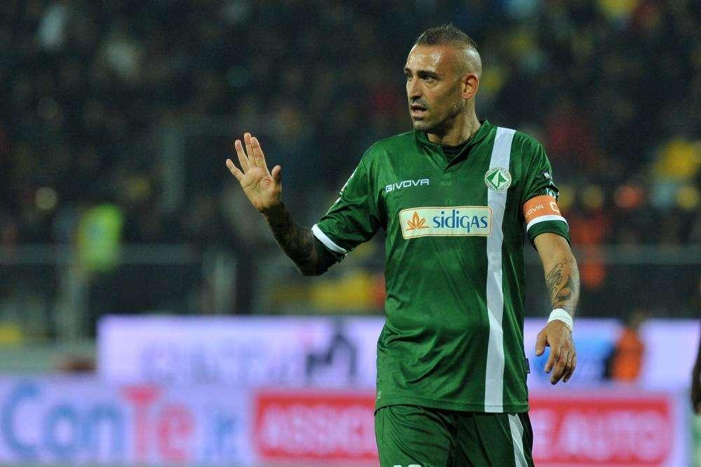 Casertana, sfuma Castaldo: rinnova con l'Avellino