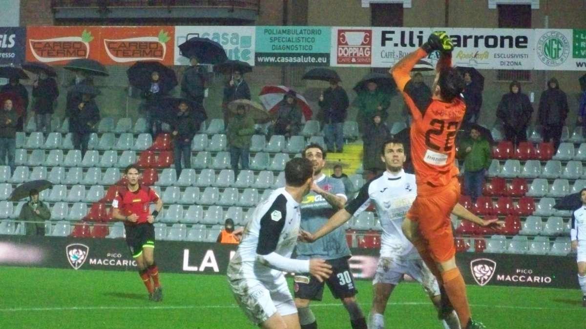 Catania, perfettamente riuscito l'intervento al portiere Confente