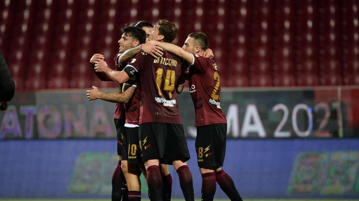 Salernitana in A: scatta l’obbligo di riscatto di Kupisz e Schiavone dal Bari