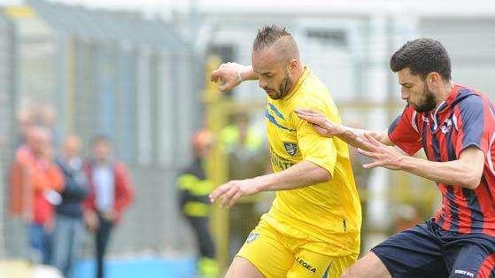 Perugia-Entella il duello passa dal campo al mercato 