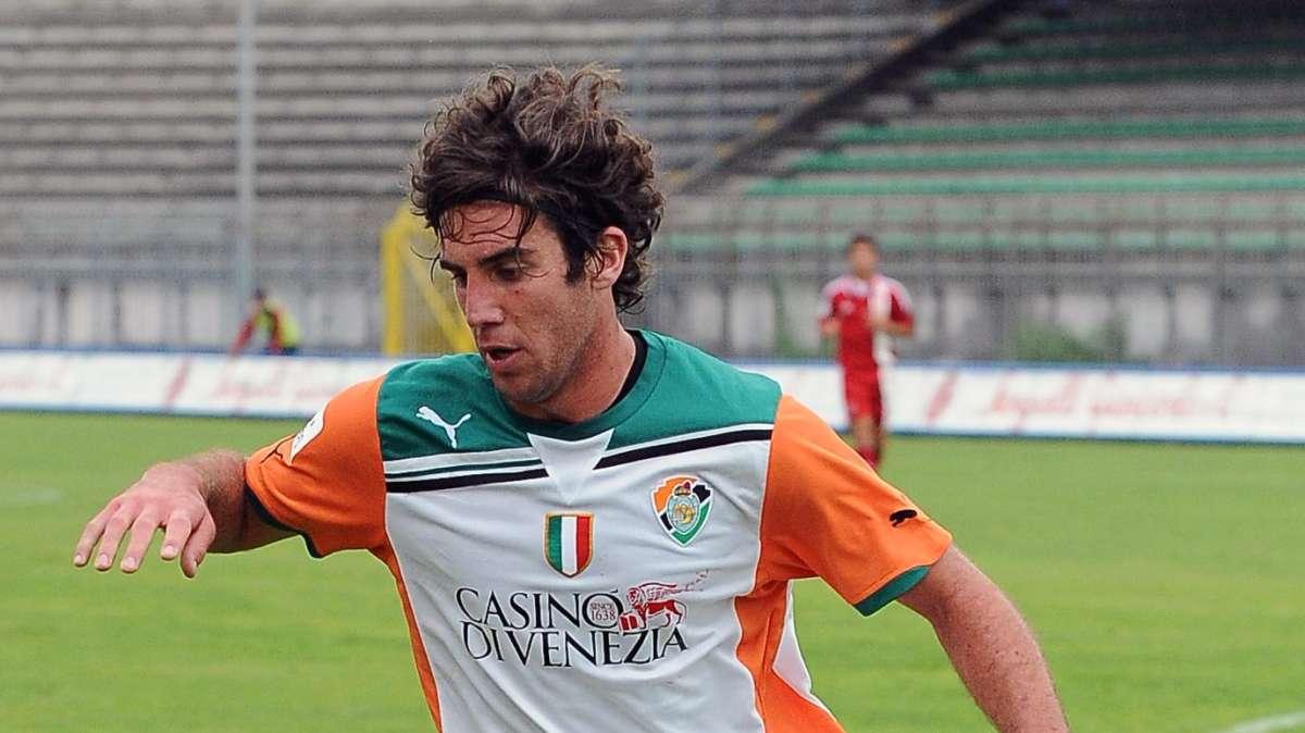 Lucchese, si guarda in B per la difesa 
