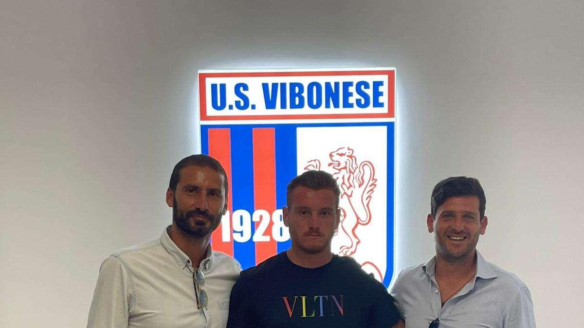 FOTONOTIZIA TC - Vibonese, rinnovo biennale per La Ragione