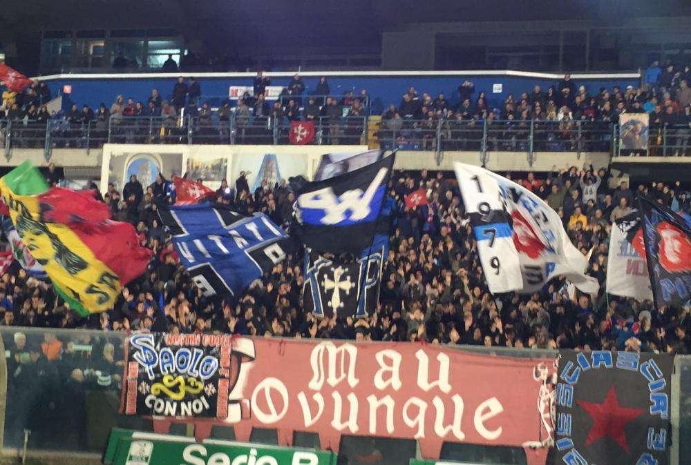 Pisa, striscione di protesta dei tifosi sul caos campionati