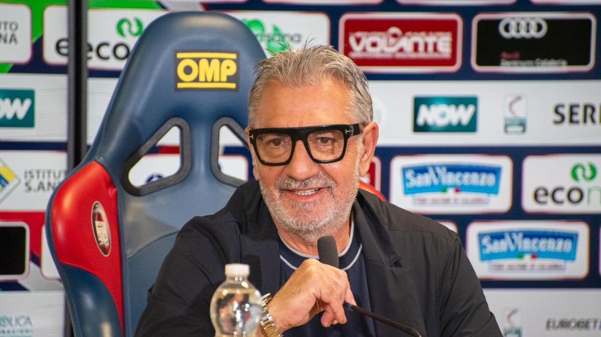 Pres. Crotone: "Momento molto critico, riduciamo i costi per salvare il club"