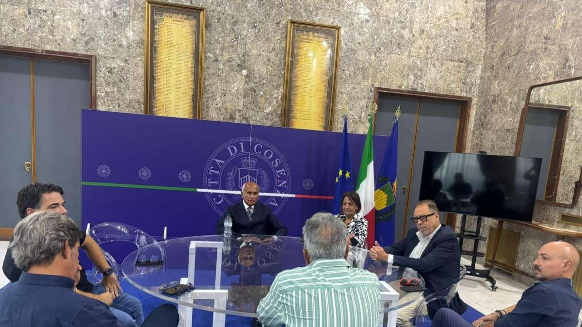 Cosenza, i cronisti incontrano il sindaco Caruso