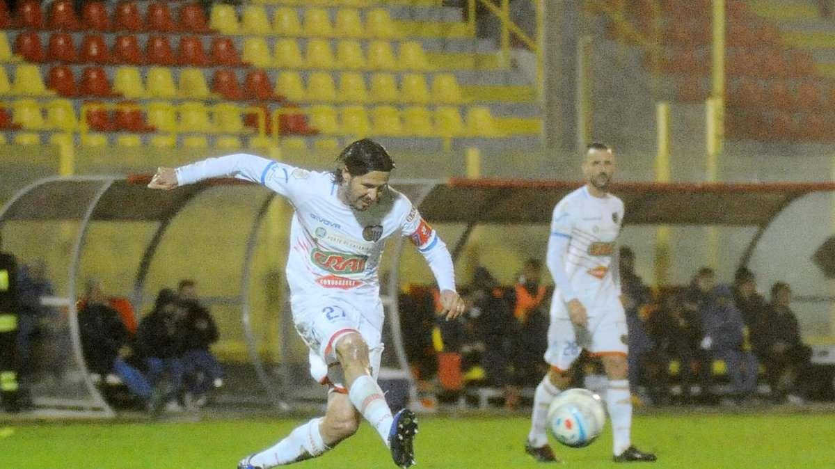 TOP NEWS ORE 13 - Colpo Luci per la Carrarese. Biagianti si ritira 