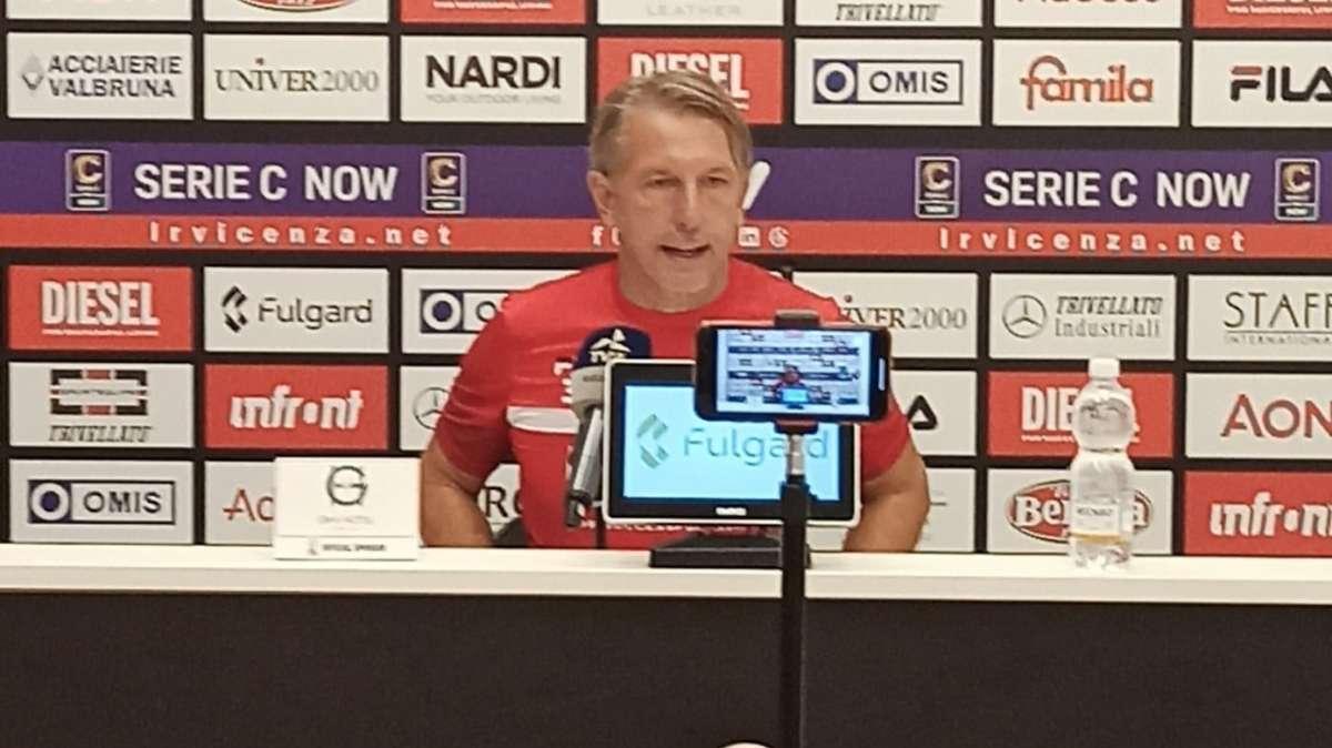 Vicenza, Vecchi: "Stiamo facendo numeri importantissimi. Rigore? Fatelo vedere sui social"