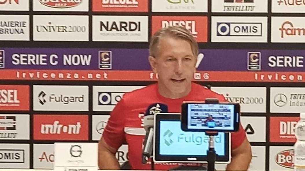 Vicenza, Vecchi scherza: "Mai così vicini al Padova. Già dopo 90' eravamo a -2"