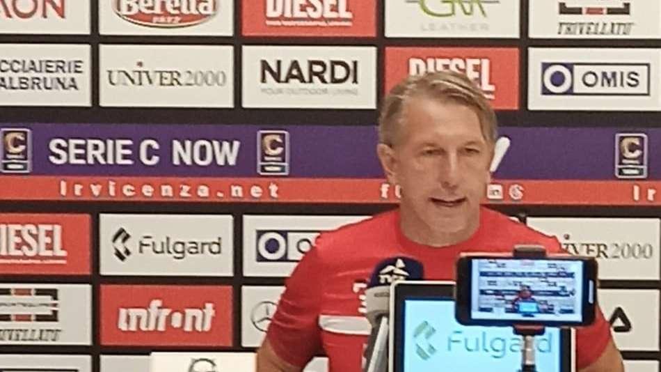 Vicenza, Vecchi: "Padova ha sempre in mano il campionato, ma noi abbiamo fiducia"