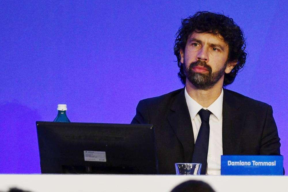 Tommasi: "Taglio stipendi? Prima capiamo se e quando riprendere"