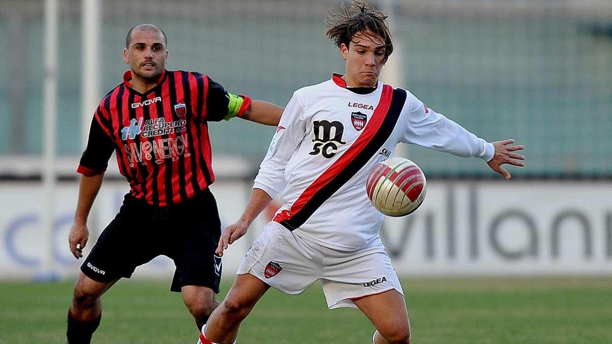 Un tris di squadre su Esposito