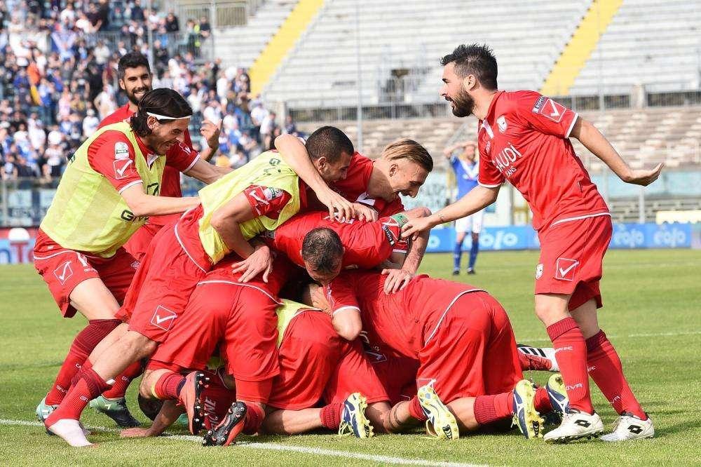 Il Carpi ci riprova: per la difesa rispunta il nome di Varga del Siena 